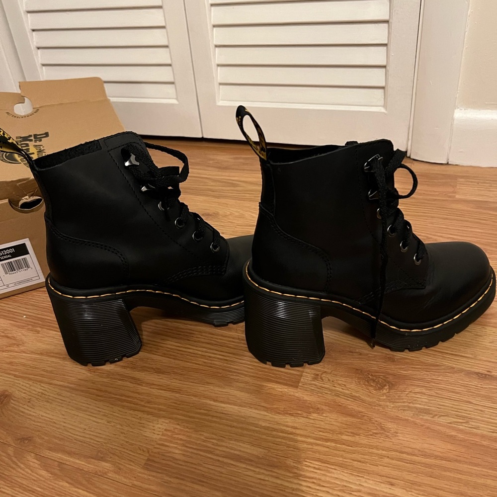 Dr. Martens Jesy Sendel Leather Lace Up Flared Heel Boots like new!